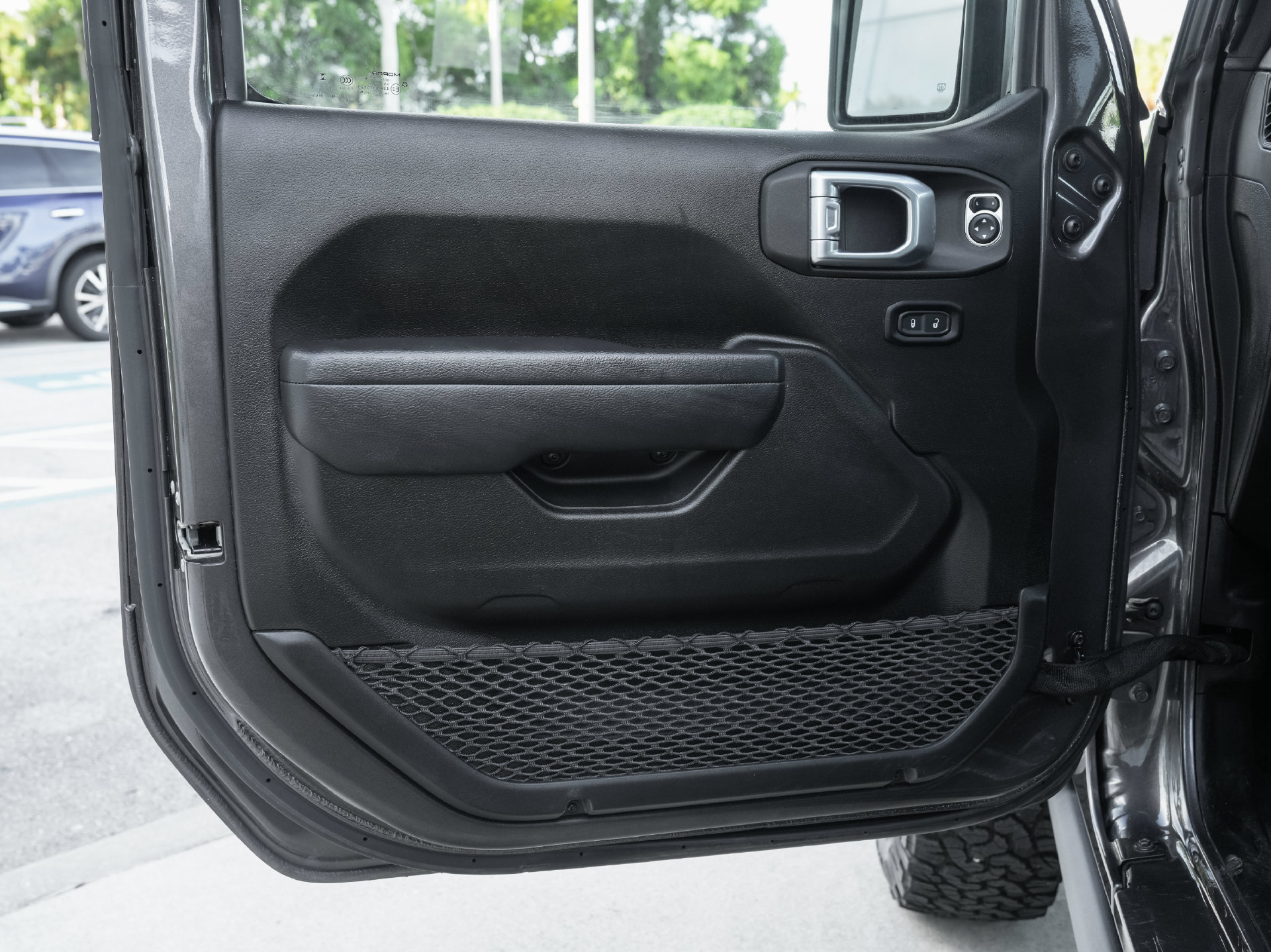 Used 2025 Jeep Wrangler Unlimited Rubicon AWD/4WD image 33