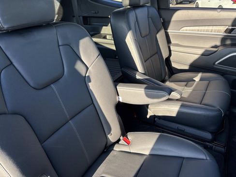 Used 2025 Kia Telluride EX w/ EX Captain's Chair Package image 18