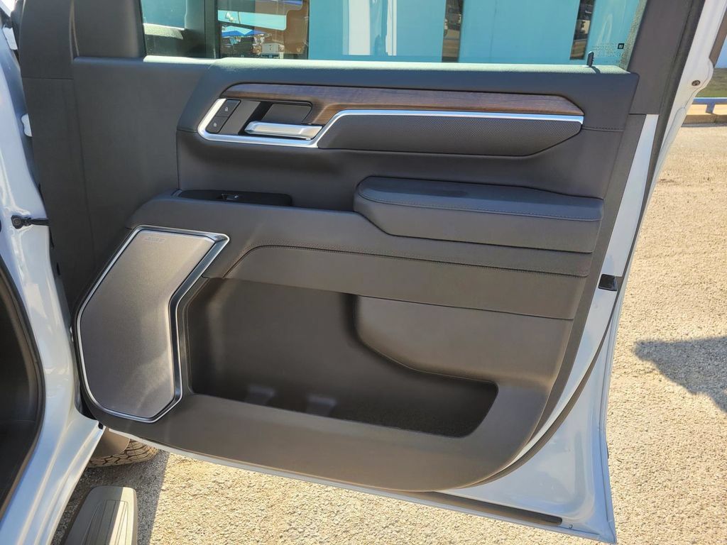 Used 2026 Chevrolet Silverado 2500 High Country AWD/4WD image 9