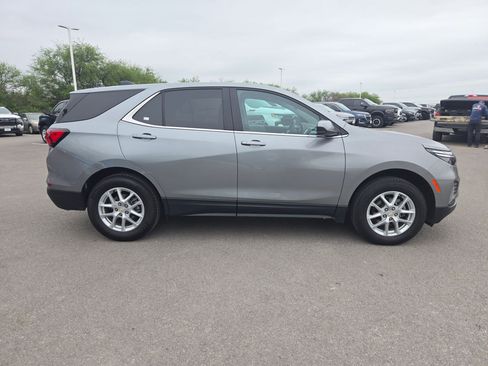 Used 2023 Chevrolet Equinox LT AWD/4WD image 2