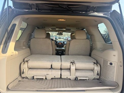Used 2013 Cadillac Escalade Luxury image 18