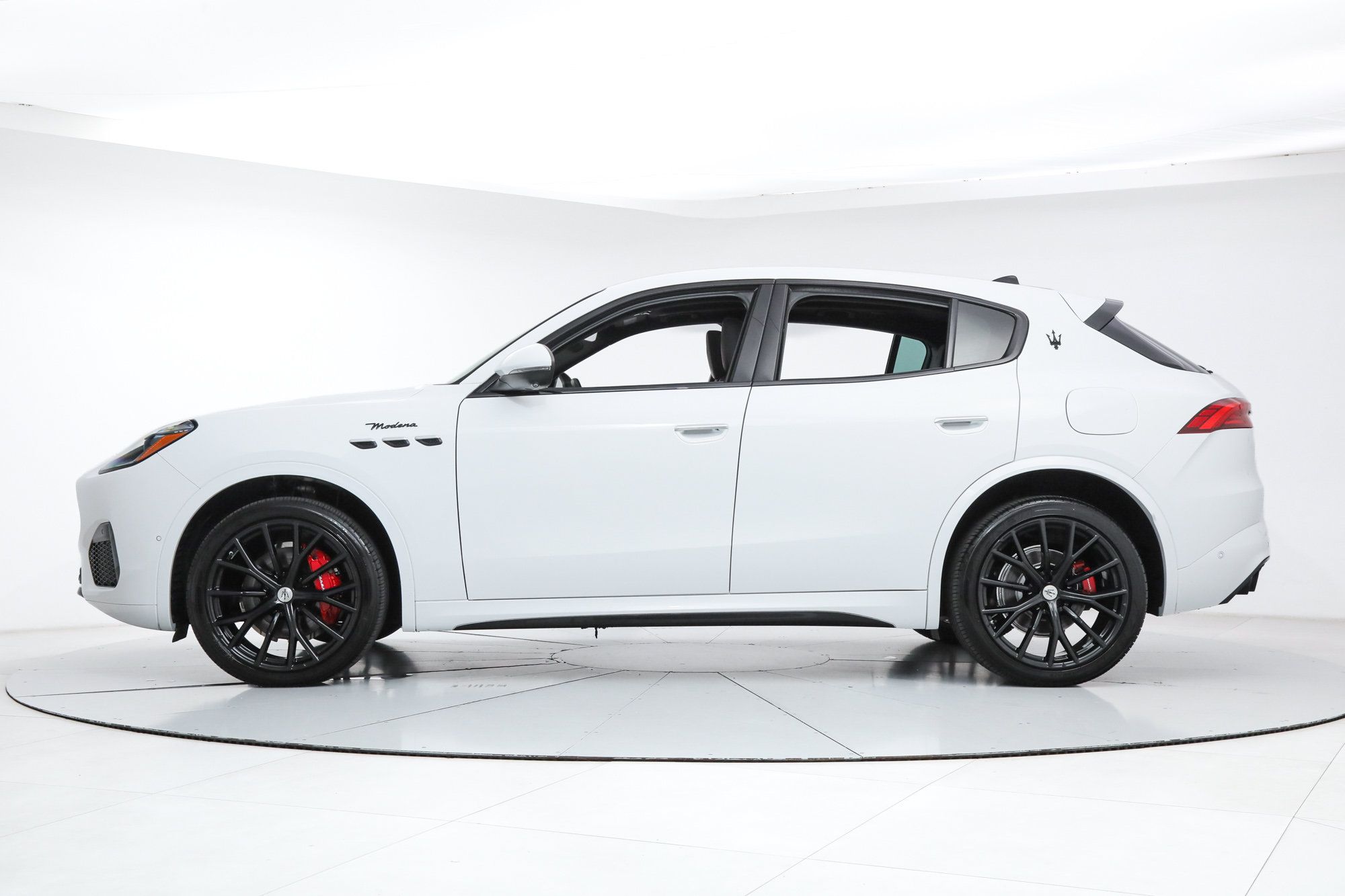 Certified 2023 Maserati Grecale Modena AWD/4WD image 2