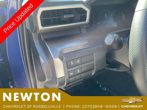 Used 2025 Toyota Tacoma SR5 AWD/4WD image 7