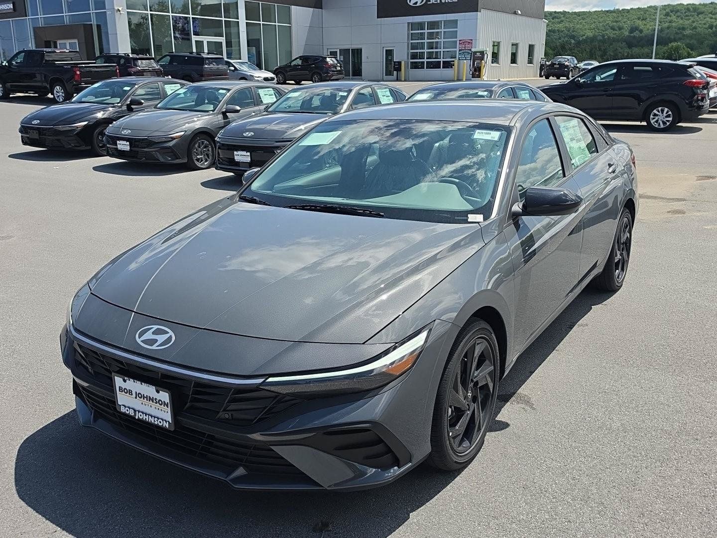 New 2026 Hyundai Elantra Sport FWD image 3