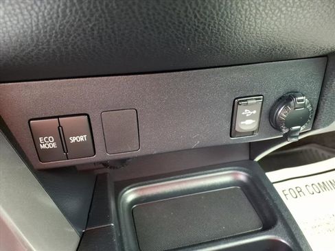 Used 2017 Toyota RAV4 LE image 15