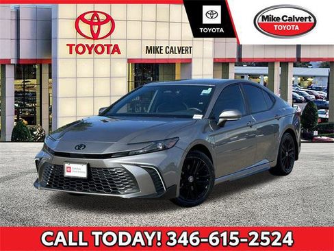 Certified 2025 Toyota Camry SE image 1