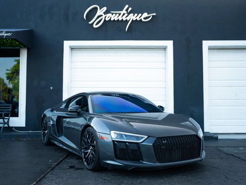 Used 2018 Audi R8 V10 w/ Premium Package RWD image 1