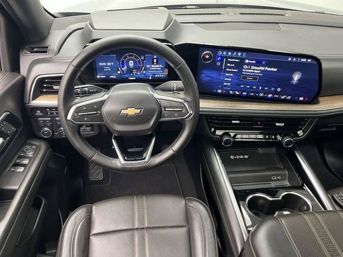 Certified 2025 Chevrolet Suburban High Country w/ Sun And Tow Package AWD/4WD image 19