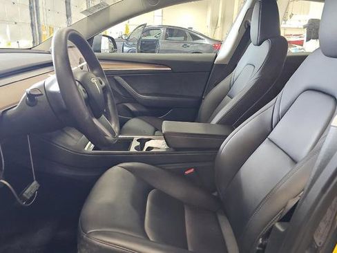 Used 2023 Tesla Model 3 Standard Range image 9