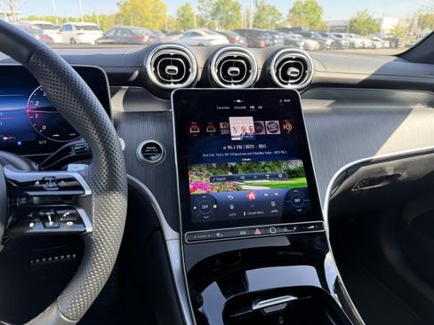 Used 2025 Mercedes-Benz GLC 300 4MATIC image 18