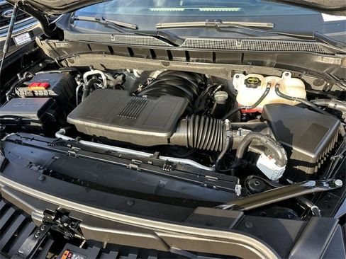 Used 2025 Chevrolet Suburban RST image 29