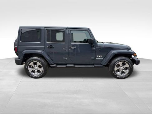 Used 2017 Jeep Wrangler Unlimited Sahara w/ Connectivity Group AWD/4WD image 2