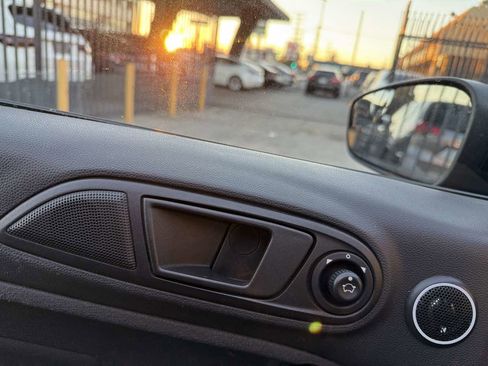 Used 2017 Ford Fiesta SE image 19