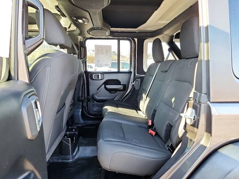 Used 2018 Jeep Wrangler Unlimited Sport S image 10