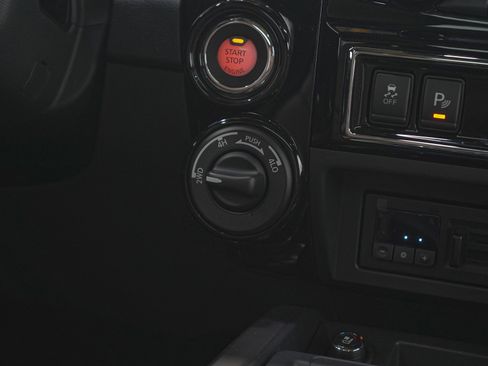 Used 2022 Nissan Titan Platinum Reserve w/ Moonroof Package image 15