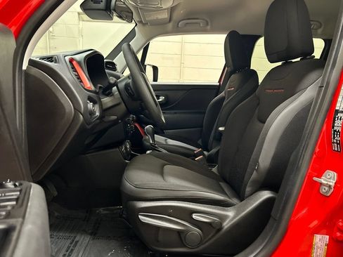 Used 2023 Jeep Renegade Trailhawk AWD/4WD image 7