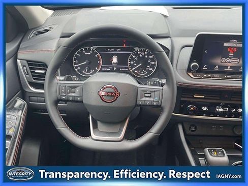 Certified 2025 Nissan Rogue SV image 14