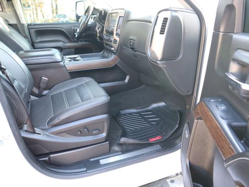 Used 2018 GMC Sierra 3500 Denali w/ Duramax Plus Package image 17