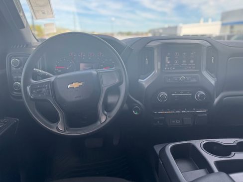 Used 2024 Chevrolet Silverado 2500 Custom w/ Custom Value Package image 7