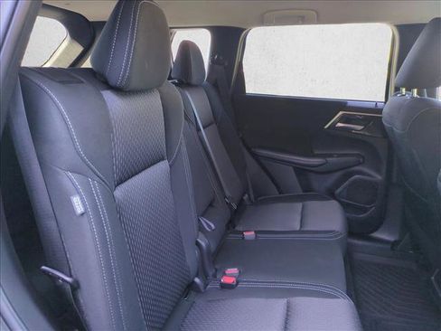 Used 2024 Mitsubishi Outlander ES image 18