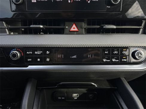Certified 2025 Kia Sportage LX image 32