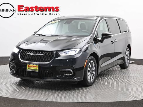 Used 2023 Chrysler Pacifica Touring-L FWD image 1