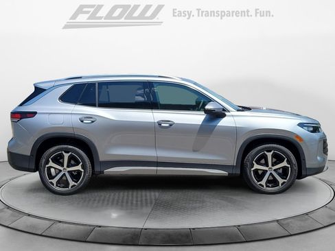 New 2026 Volkswagen Tiguan SE FWD image 8