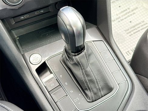 Used 2021 Volkswagen Tiguan SE w/ Panoramic Sunroof Package image 15