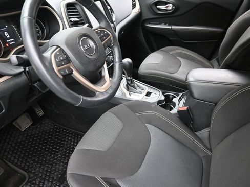 Used 2015 Jeep Cherokee Latitude w/ Cold Weather Group AWD/4WD image 13