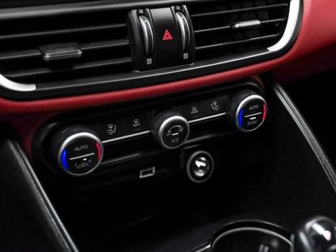 Used 2020 Alfa Romeo Giulia w/ Nero Edizione RWD image 24