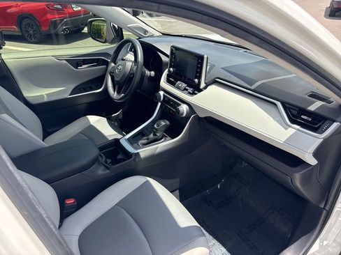 Used 2020 Toyota RAV4 Limited FWD image 22