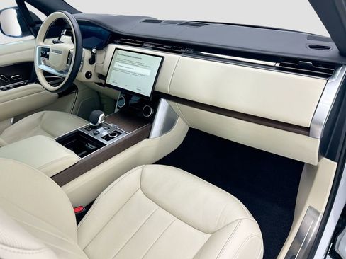 Used 2023 Land Rover Range Rover Long Wheelbase SE image 16