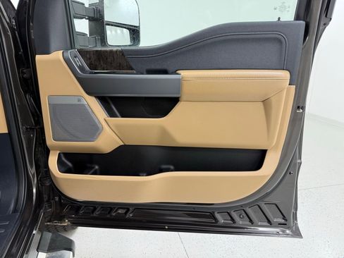 Used 2025 Ford F350 Lariat w/ Chrome Package image 38