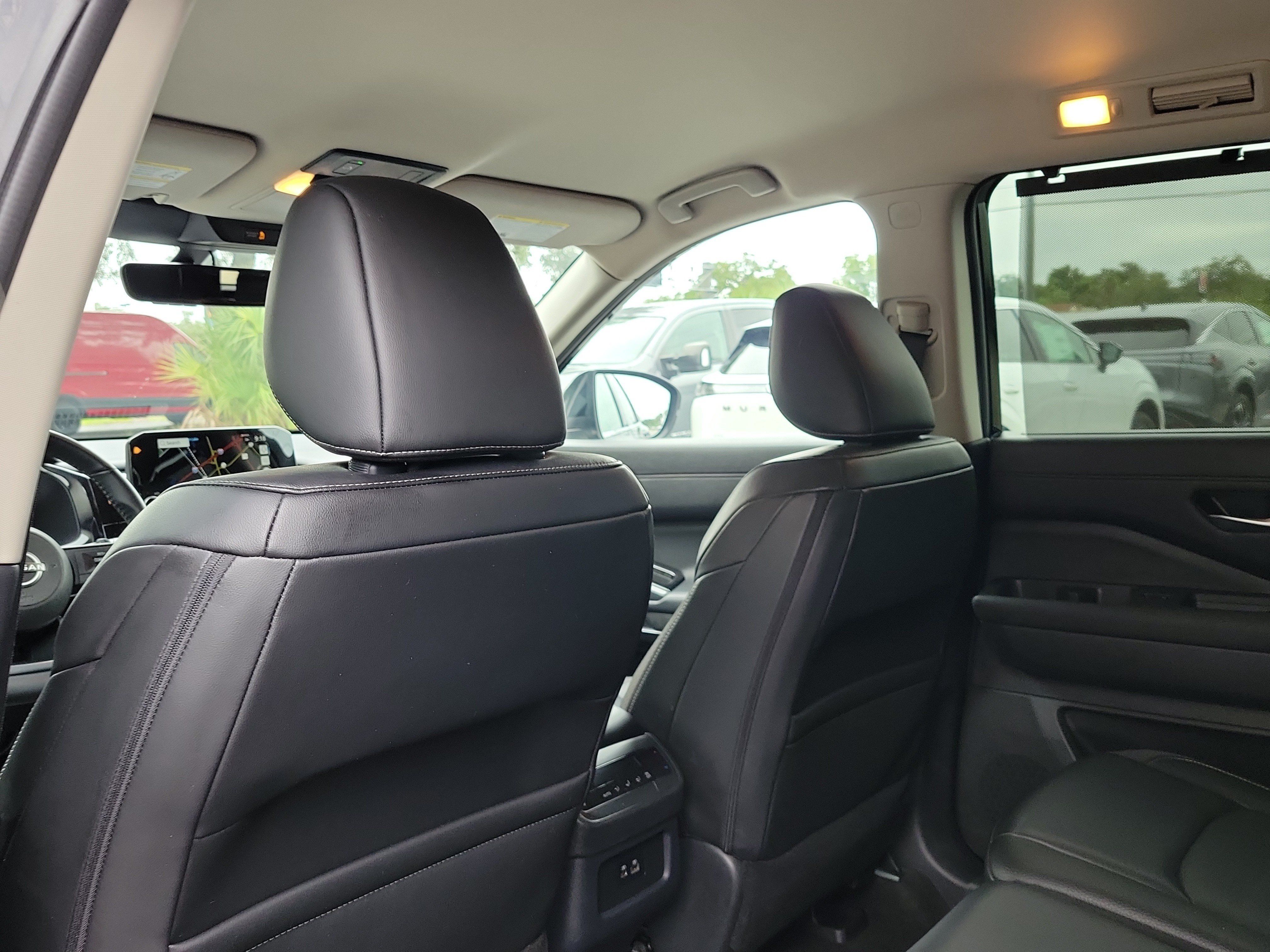 Certified 2025 Nissan Pathfinder SL FWD image 14