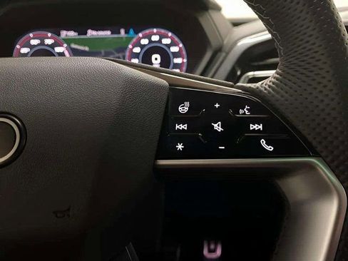 Used 2024 Audi Q4 e-tron Premium Plus w/ Premium Plus image 39