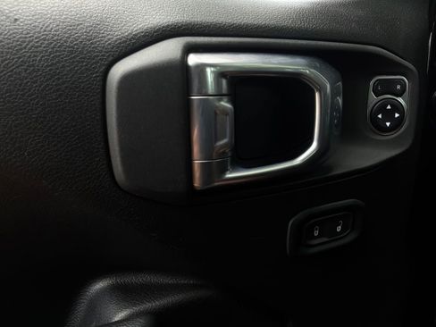 Used 2025 Jeep Wrangler Unlimited Sport AWD/4WD image 17