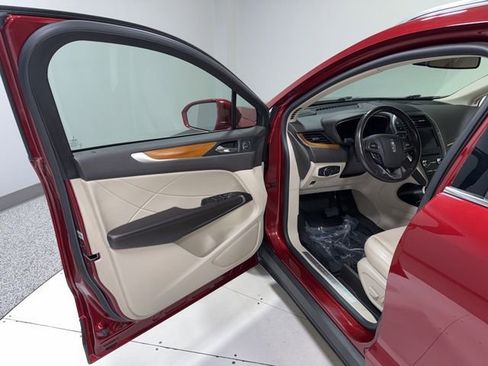 Used 2019 Lincoln MKC Select w/ Select Plus Package image 10