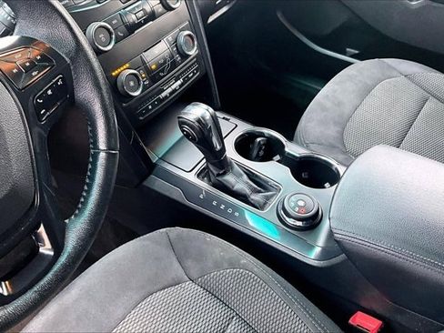 Used 2018 Ford Explorer XLT image 17