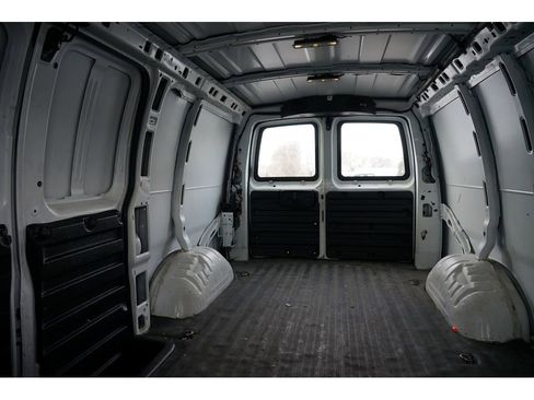 Used 2018 Chevrolet Express 2500 w/ Driver Convenience Package image 25