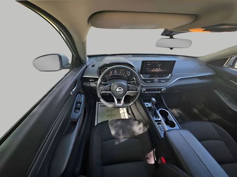 Used 2024 Nissan Altima 2.5 SV w/ SV Premium Package image 13