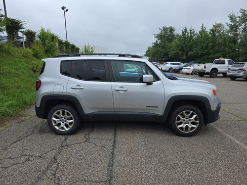 Used 2016 Jeep Renegade Latitude w/ Cold Weather Group AWD/4WD image 2