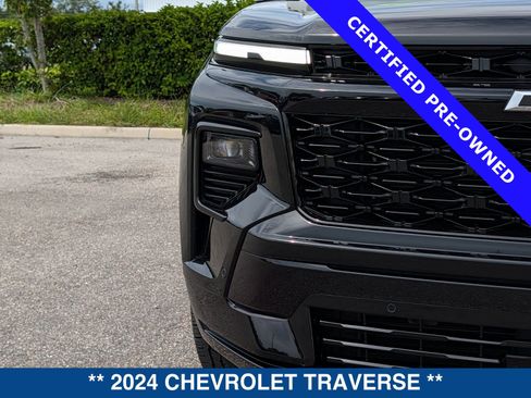 Used 2024 Chevrolet Traverse RS FWD image 10