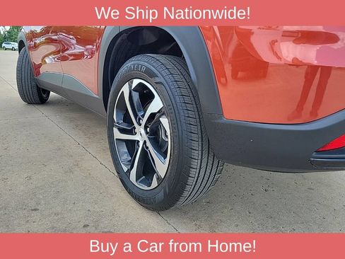 Used 2024 Chevrolet Trax RS FWD image 16