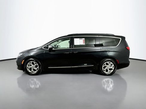 Used 2023 Chrysler Pacifica Limited FWD image 5