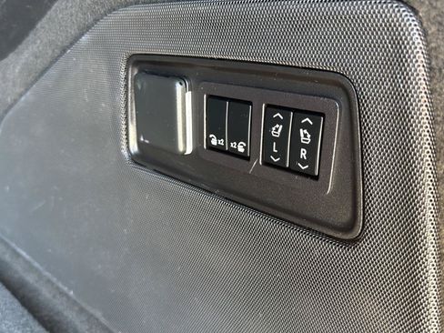 Used 2023 Cadillac Escalade ESV Premium Luxury AWD/4WD image 50