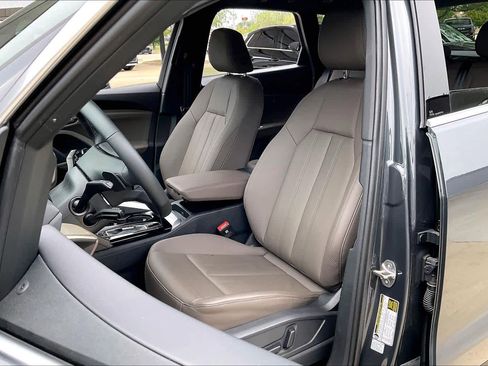 Used 2025 Audi Q5 Premium w/ Convenience Package AWD/4WD image 8