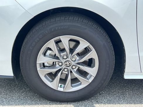 Used 2026 Toyota Sienna XLE FWD image 43