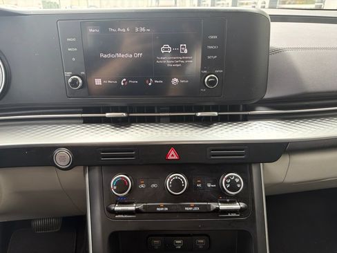 Certified 2024 Kia Carnival LX FWD image 9