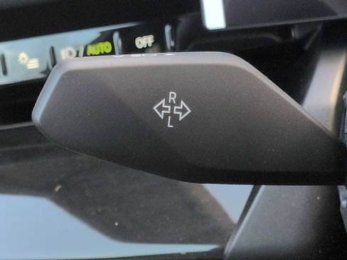 New 2026 BMW 530i xDrive w/ M Sport Package image 29