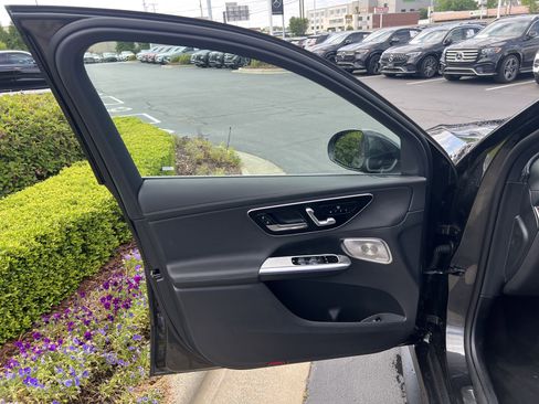 Used 2025 Mercedes-Benz GLC 300 4MATIC image 14